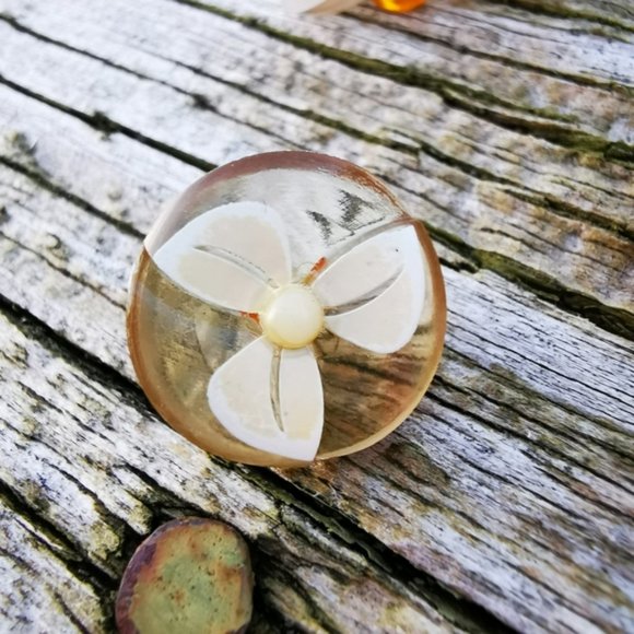 Vintage Lot of 8 Clear Plastic Buttons with White Flower Design and Faux Pearl - Picture 7 of 10